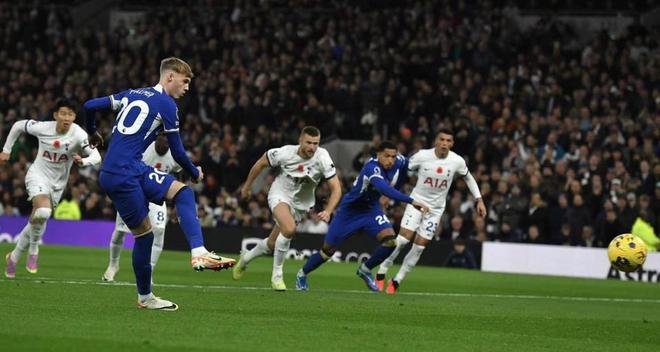 美记：湖人对维金斯很感兴趣，不会签下保罗