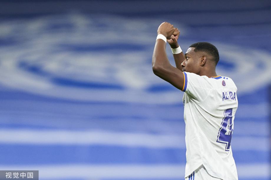 （粤港澳全运会）四川队选手王雅繁／蒋欣玗获网球女子双打冠军