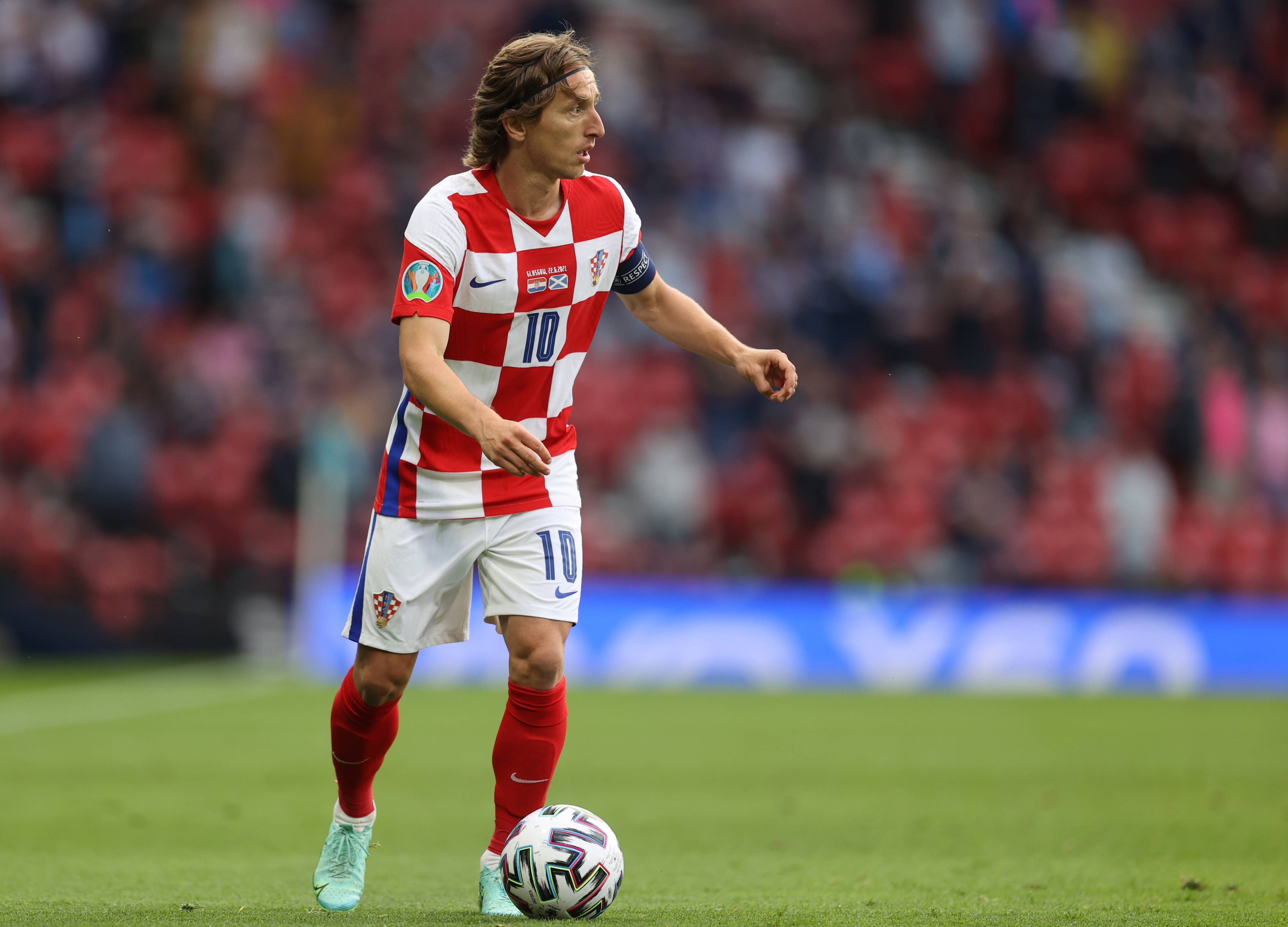 浙江稠州五人得分上双力克新疆，小组第一出线