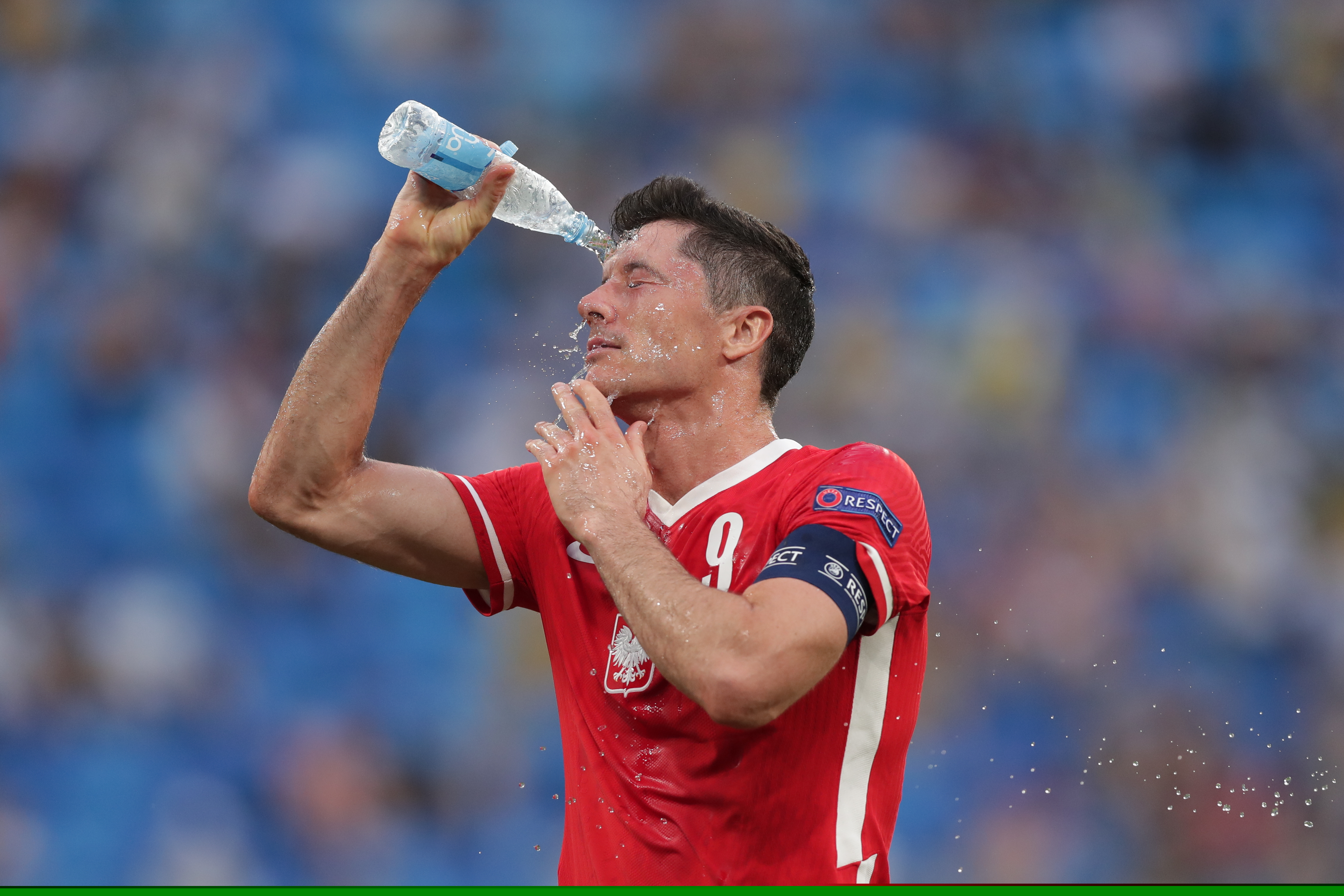 意大利杯16强综述：AC米兰从容应战内战称雄，博洛尼亚双线作战疲态尽显