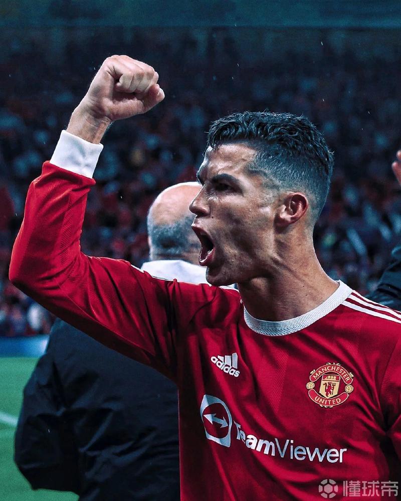 比朔夫：祝贺卡尔完成德青队首秀，他每次拿球观众都惊叹不已