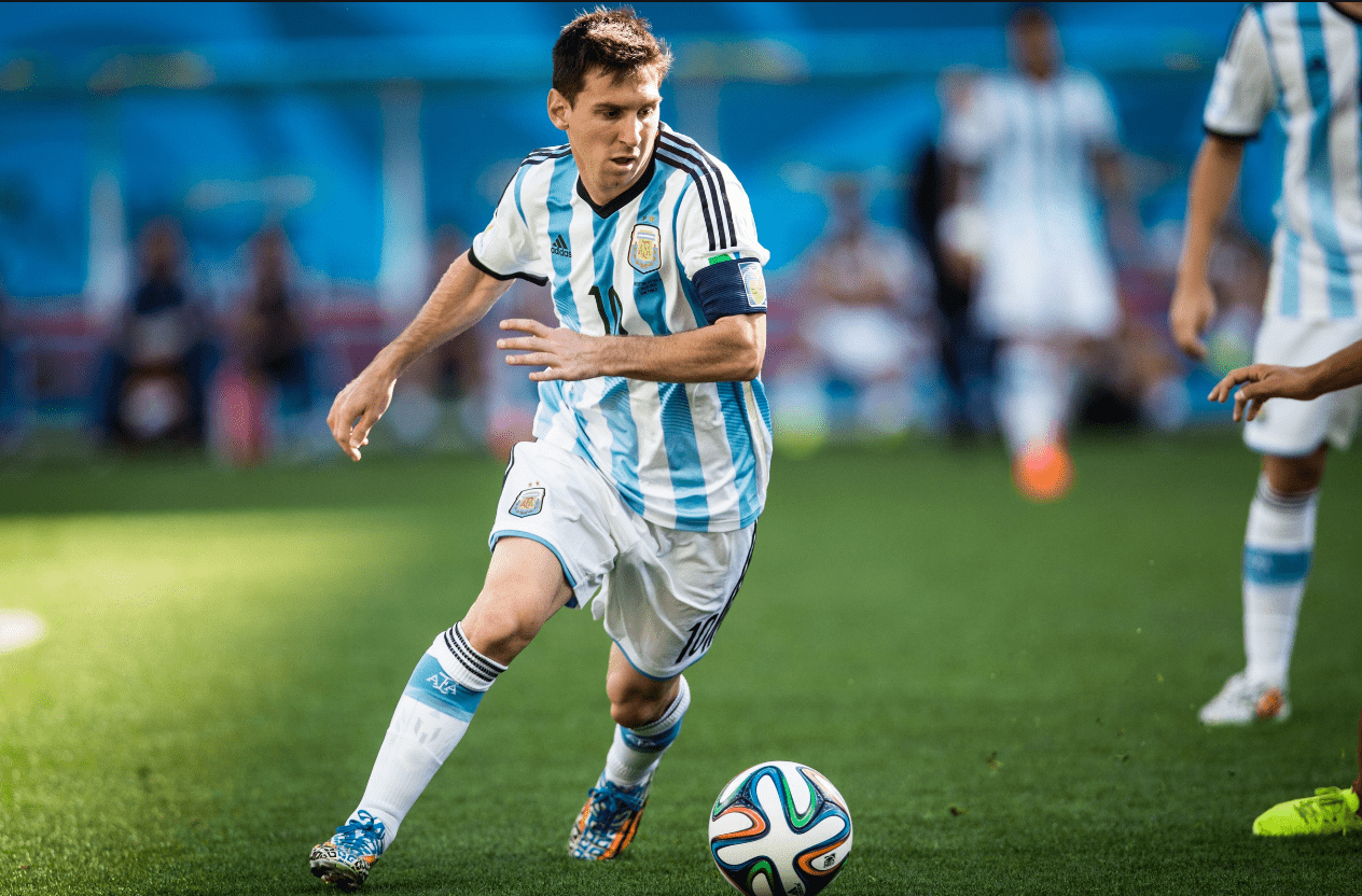 懂球帝12周年120大瞬间半决赛：梅西PK格策，武磊PK于大宝