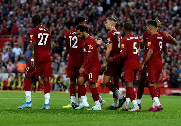 手感火热！里夫斯半场8中6贡献19分5篮板