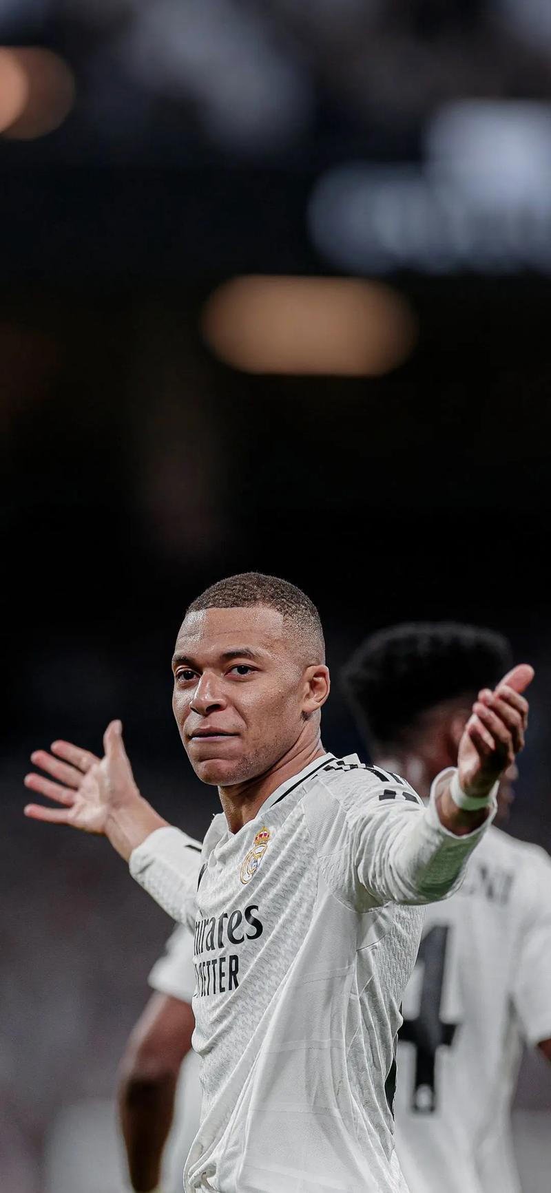 詹姆斯：衷心希望人们没有忘记罗斯，他是个不可思议的竞争者