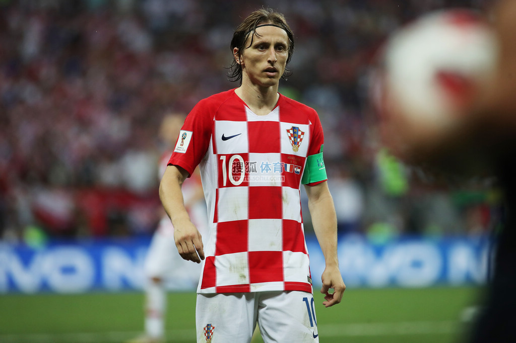 半场战报：海登海姆0-1弗赖堡，曼赞比建功